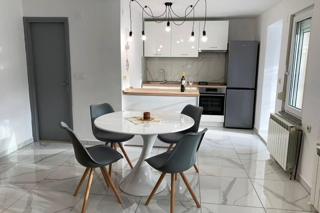 קרק New Apartment Ema I מראה חיצוני תמונה